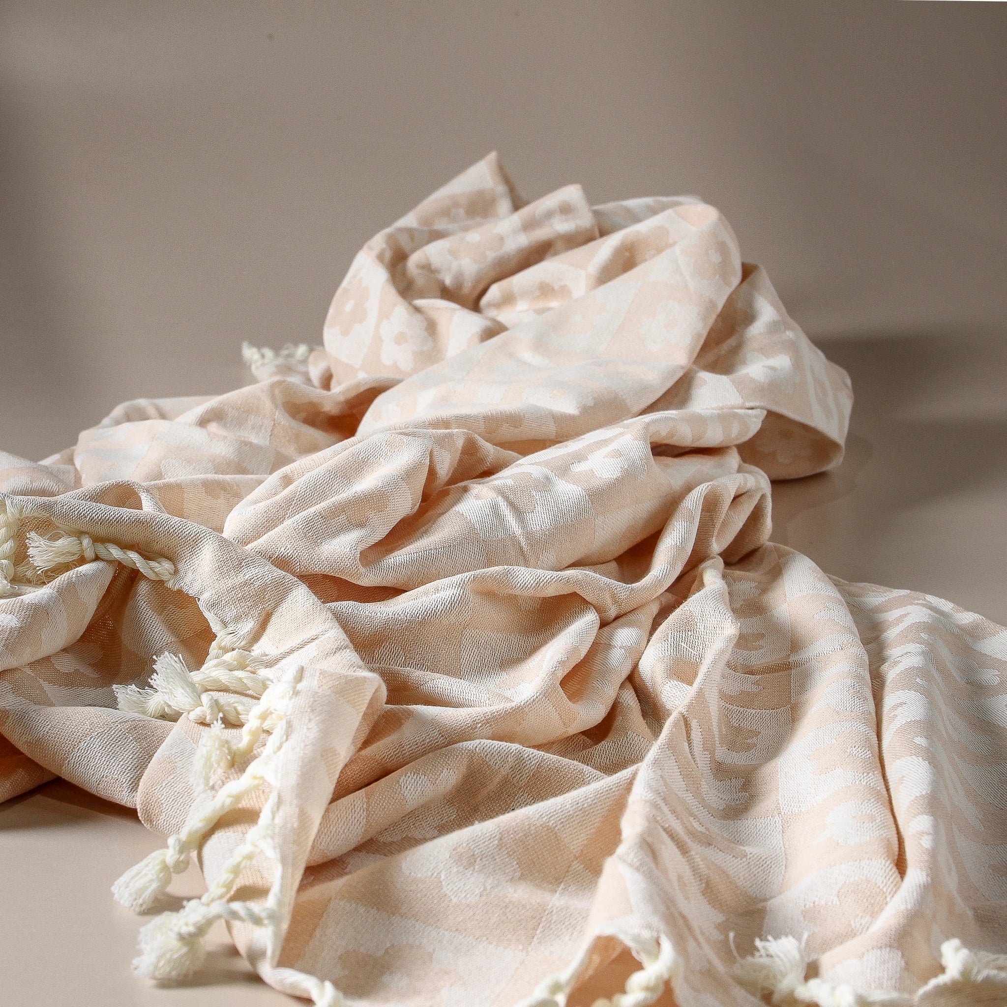 GIGI LIGHTWEIGHT THROW - Image 3