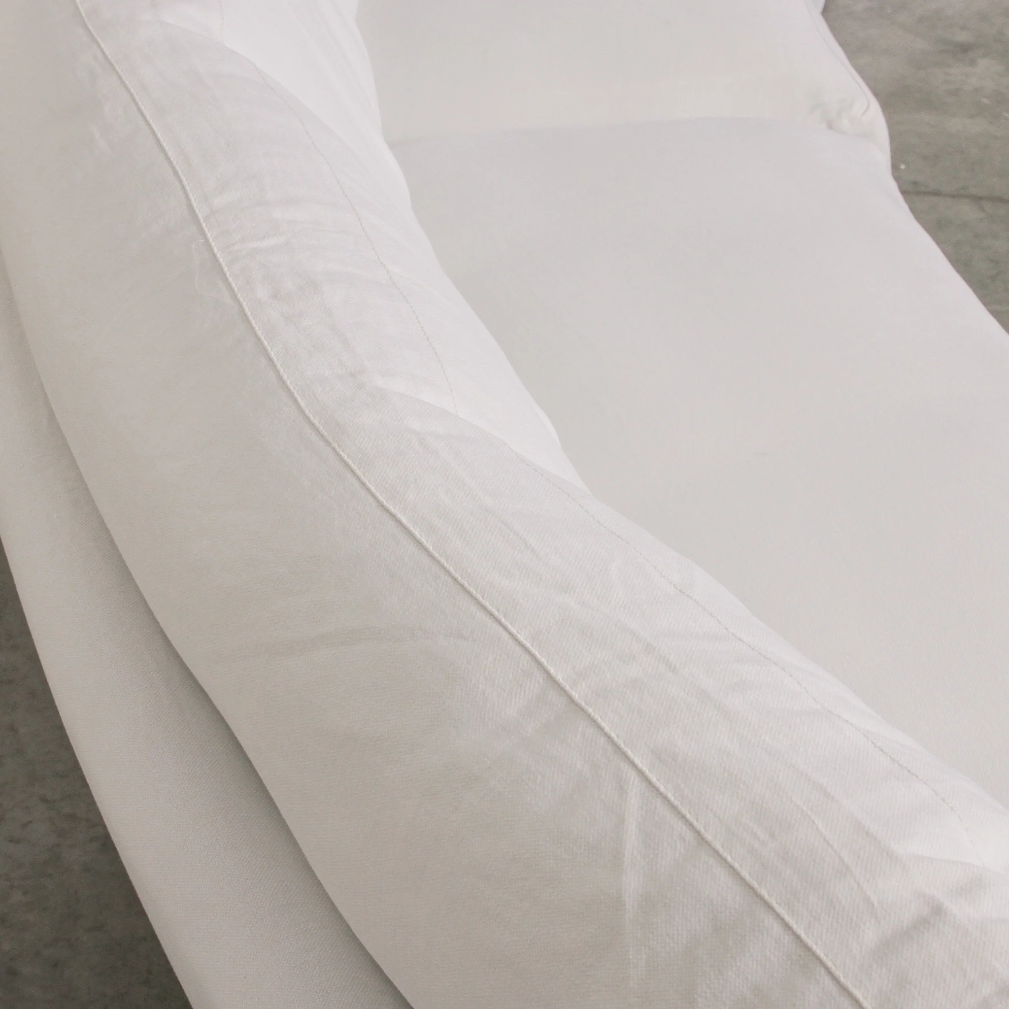 Obscura 6 Seater Sofa - White - Image 12