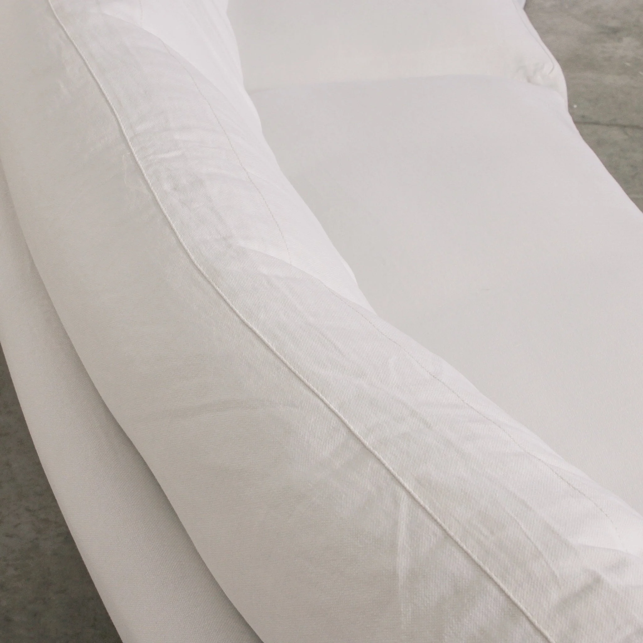 Obscura 6 Seater Sofa - White - Image 4