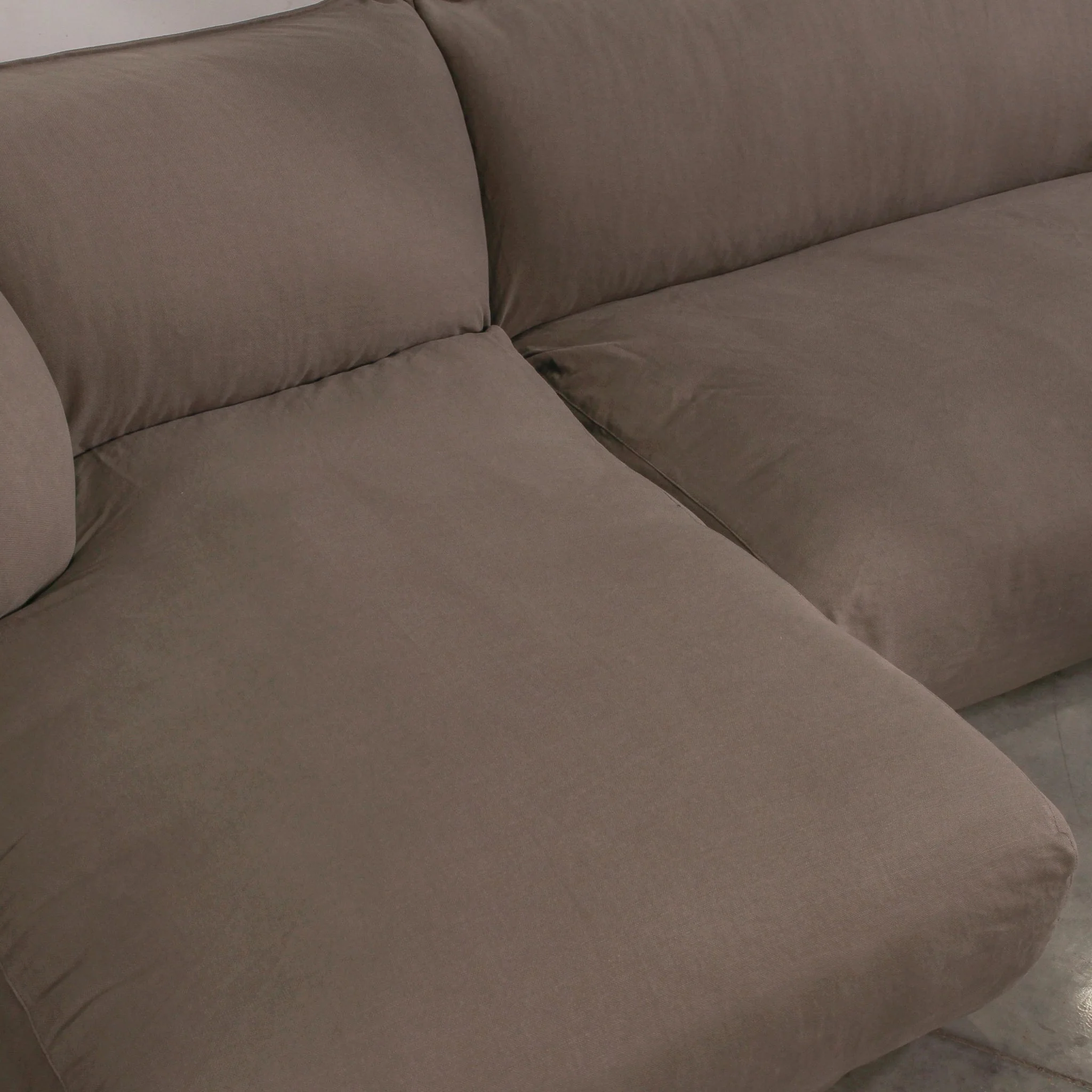 Serene Left Chaise Sofa - Espresso - Image 4