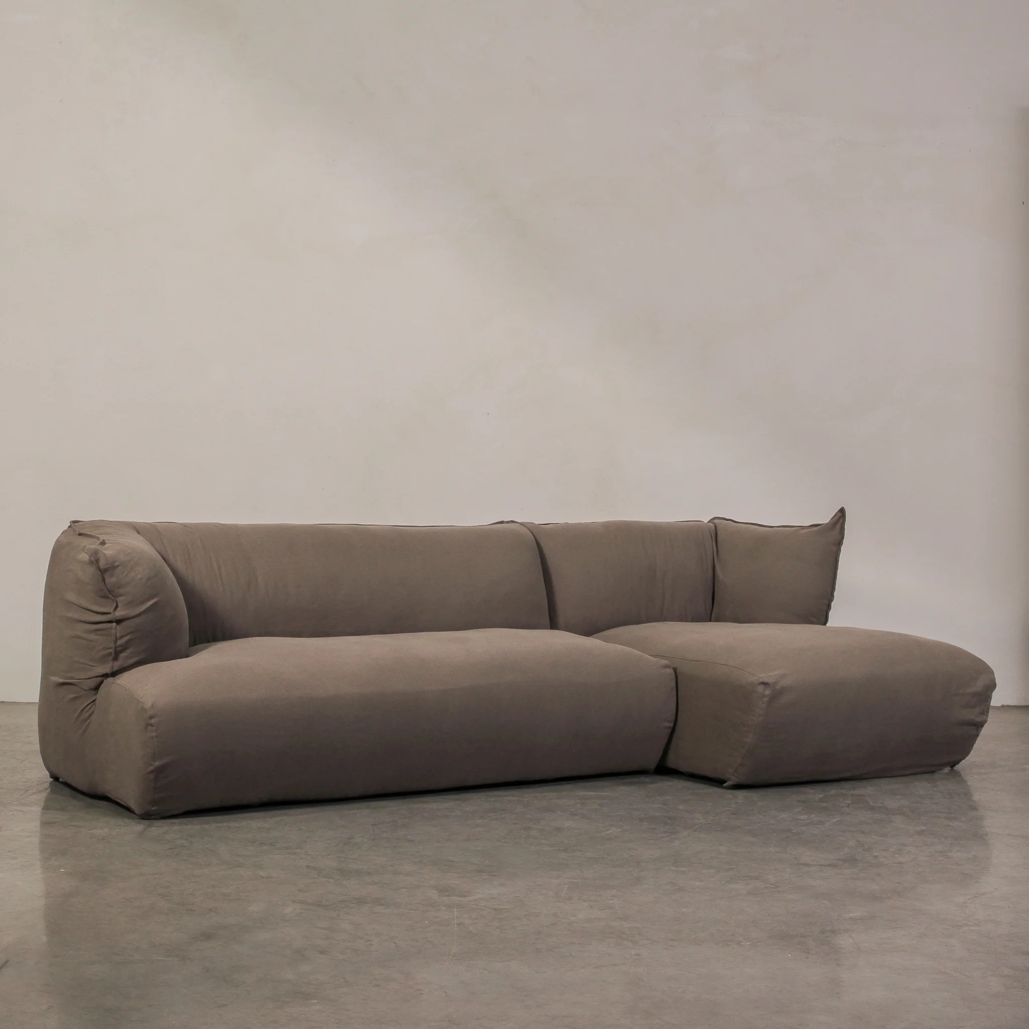 Serene Right Chaise Sofa - Espresso - Image 7