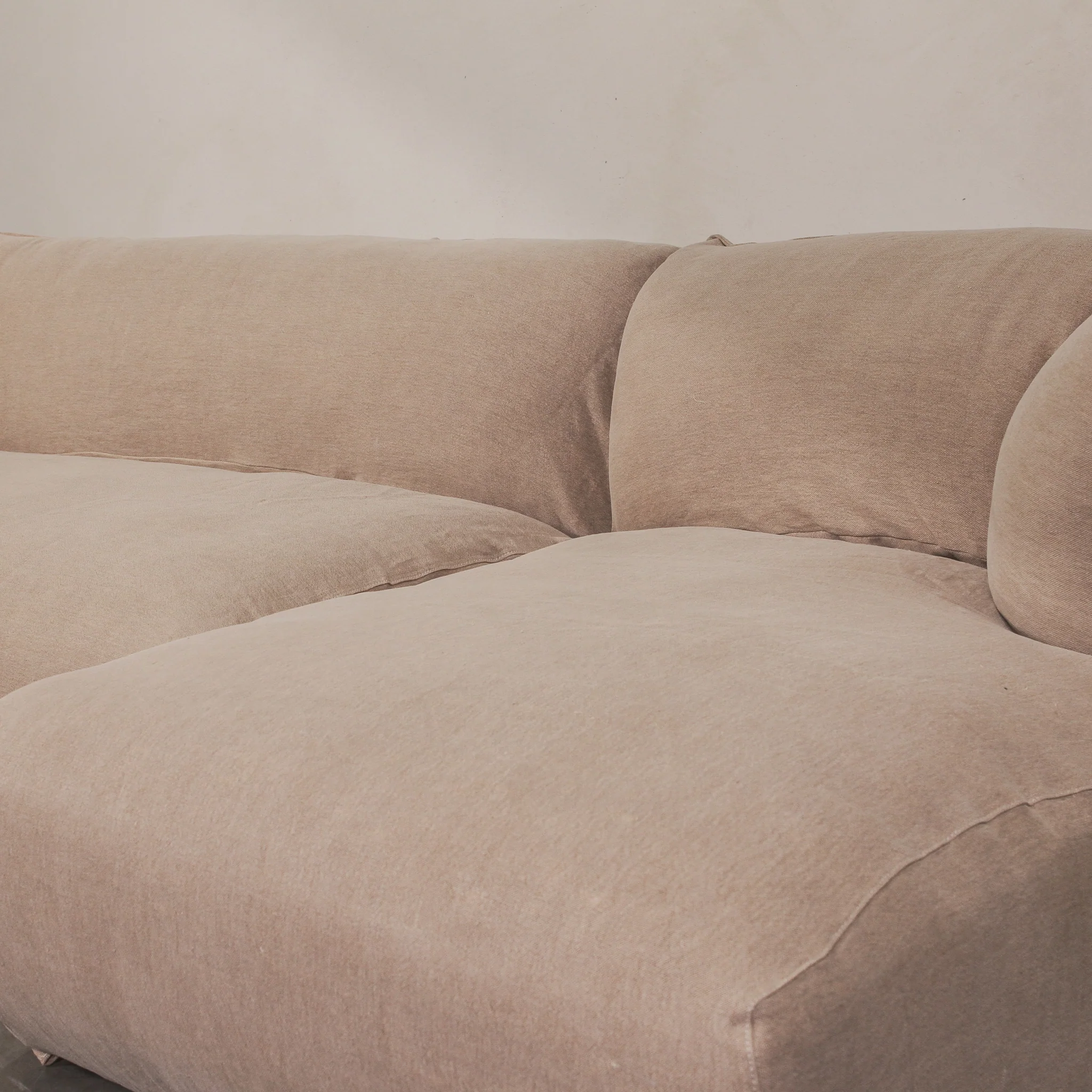 Serene Right Chaise Sofa - Linen - Image 11